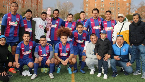 Átomo FC, debuta y asciende a Máxima