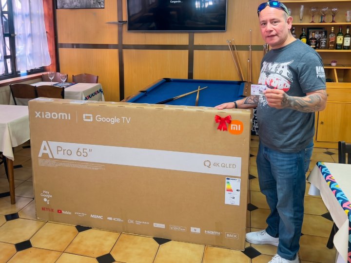 La suerte sonrió a  Ricardo Martín Sánchez Tapia ganador de la TV de 65 pulgadas